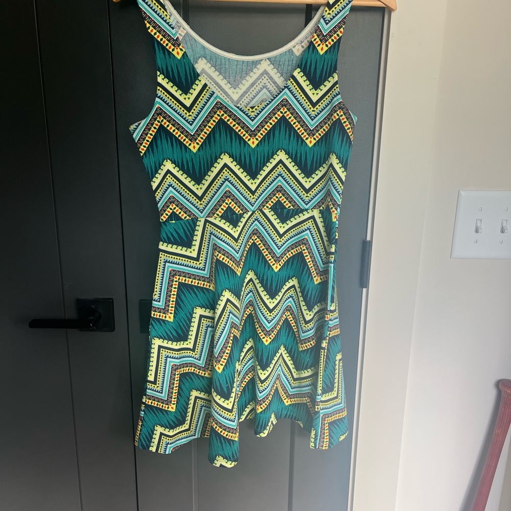 H&M Chevron Patterned Dress - Picture 2 of 3